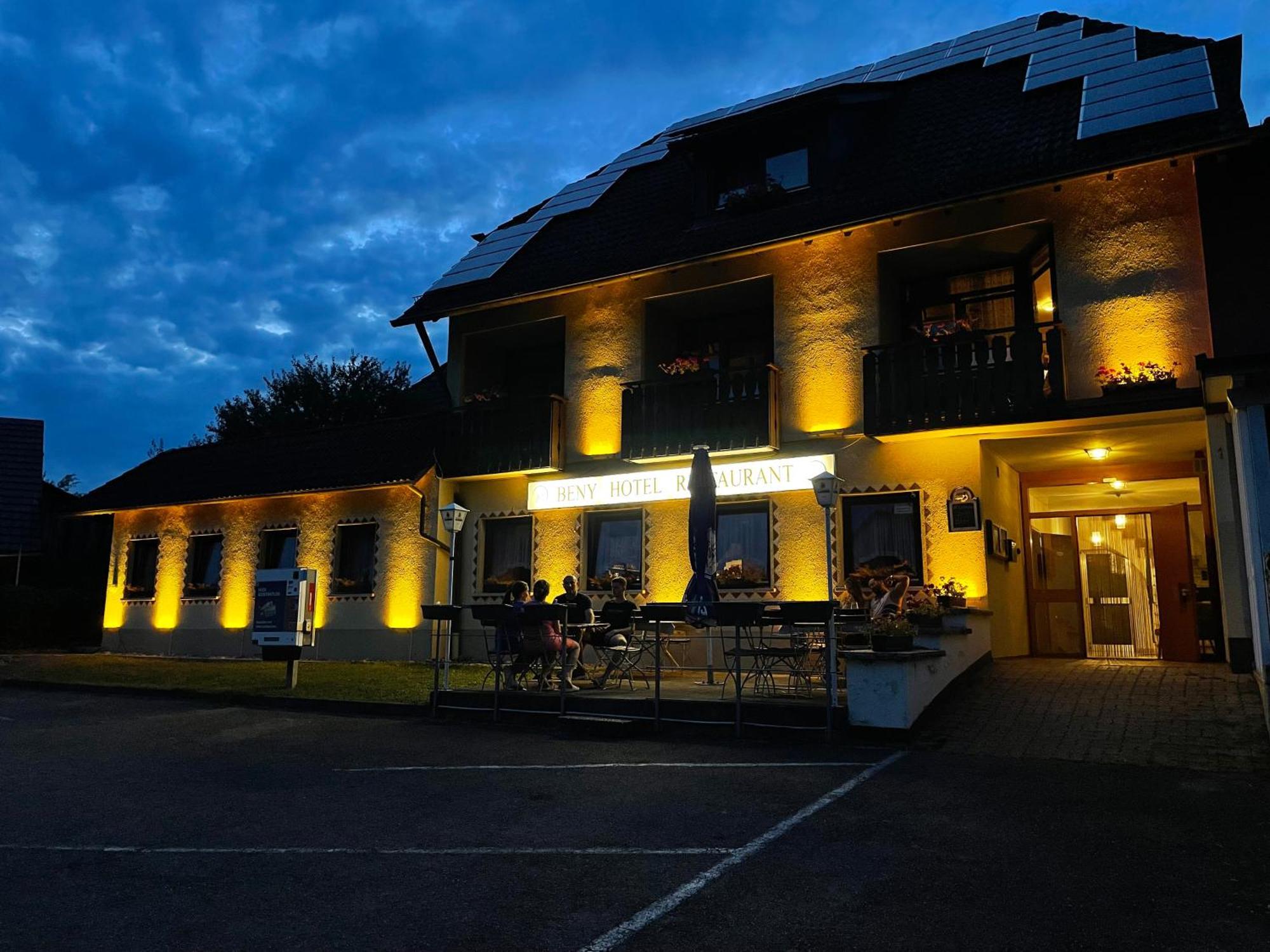 Beny Hotel Restaurant Hertingen Eksteriør bilde