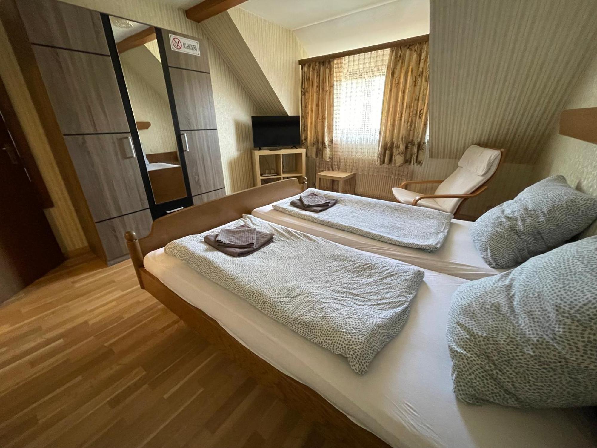 Beny Hotel Restaurant Hertingen Eksteriør bilde